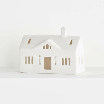 White Ceramic Holiday Ranch House NO PUBLICAR.